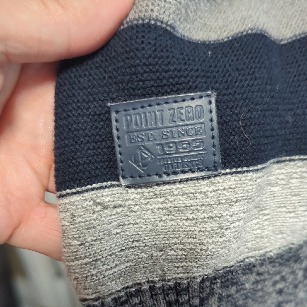 Point Zero V-Neck Sweater - Blue, Gray, Burgundy - Picture 4 of 8